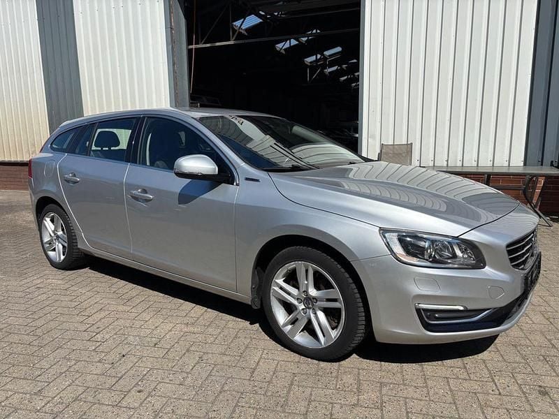 Silber Gebraucht 2014 Volvo V60 Summum Kombi | 5.900 € (Guter Preis) - Bild 1/4