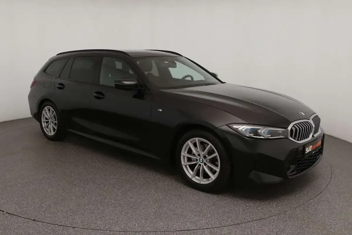 Gebraucht BMW 320 M Sport 190 PS (139 kW) 2025 Black sapphire Kombi