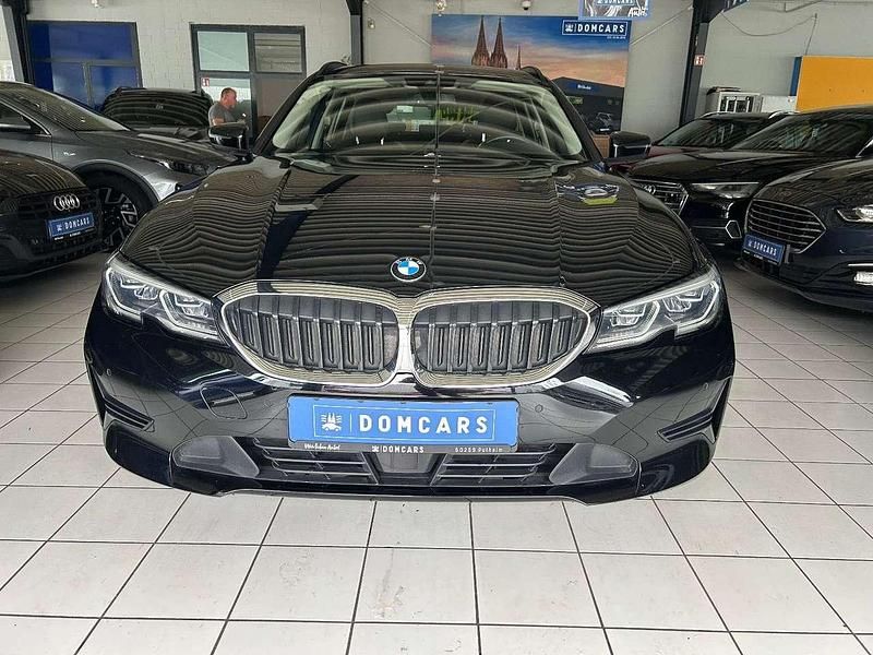Gebraucht BMW 320e Advantage 190 PS (139 kW) 2021 Schwarz ii/bonnet fluid black Kombi