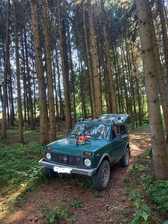 Grün Gebraucht 2009 Lada niva SUV | 2.300 € (Superpreis) - Bild 1/4