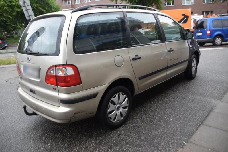 Grau Gebraucht 2005 Ford Galaxy Van / Kleinbus | 800 € (Superpreis) - Bild 1/4