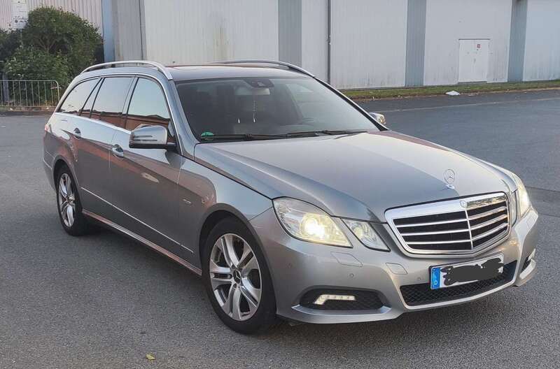Grau Gebraucht 2009 Mercedes E220 Avantgarde Kombi | 7.600 € (Teuer) - Bild 1/4