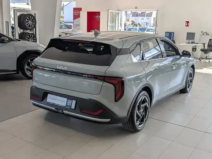 Neu Kia K4 Spirit 150 PS (110 kW) 2026 Morgenbrise grau Limousine