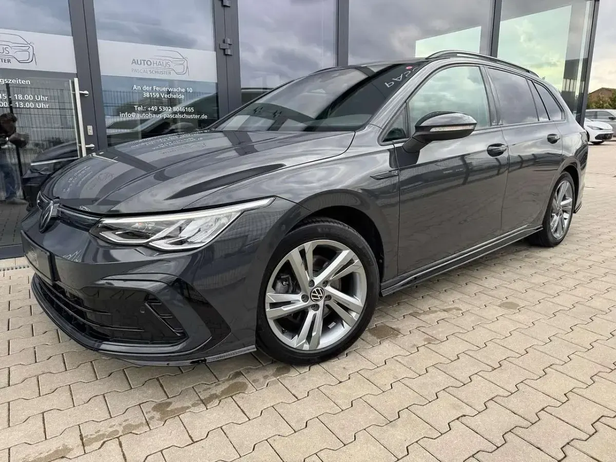 Gebraucht VW Golf VIII R-line 150 PS (110 kW) 2023 Uranograu Kombi