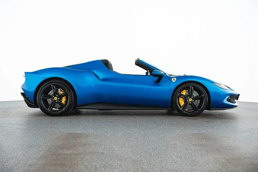 Second-hand Ferrari 296 663 CP (487 kW) 2024 Albastru Cabrio