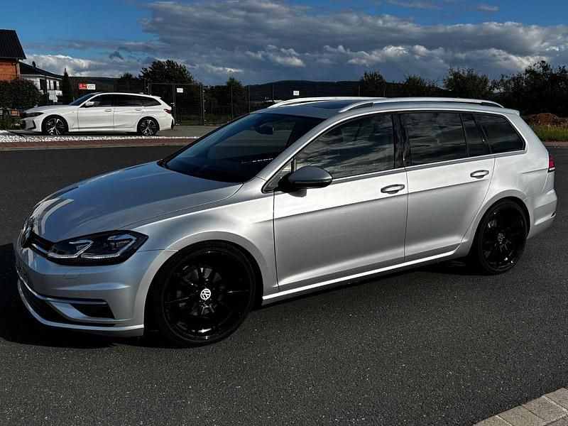 Silber Gebraucht 2019 VW Golf VII Highline Kombi | 12.900 € (Guter Preis) - Bild 1/4