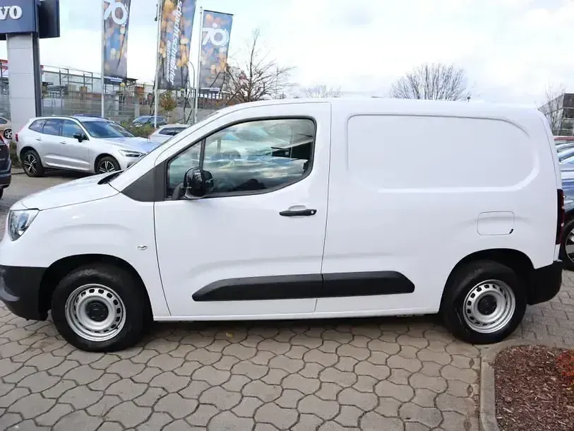Używany Opel Combo 102 KM (75 kW) 2023 Biały Minivan