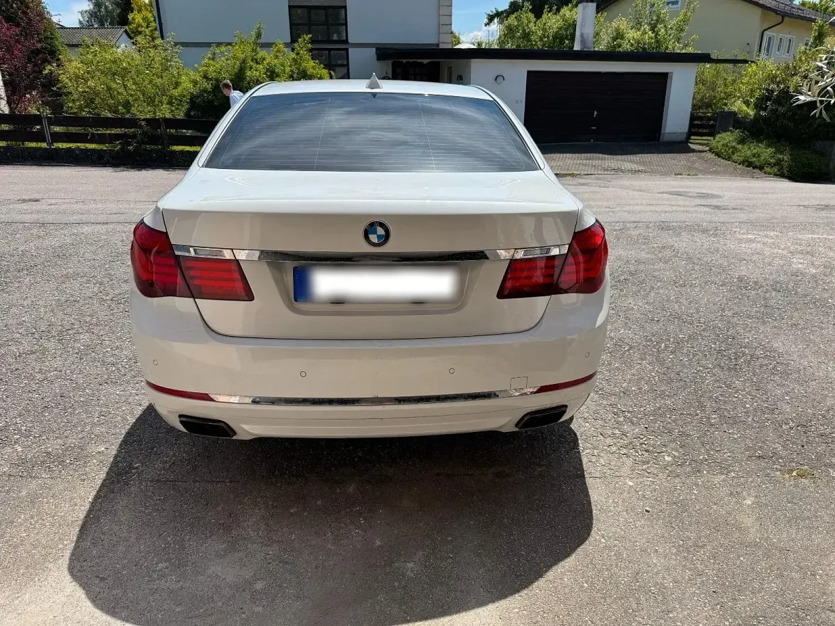 Gebraucht BMW 740 320 PS (235 kW) 2013 Weiß Limousine