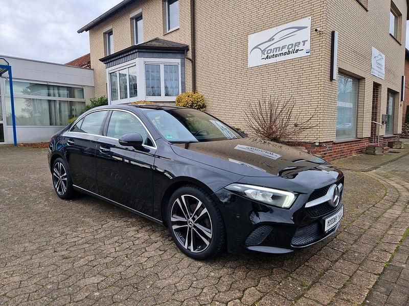 Schwarz Gebraucht 2019 Mercedes A180 Edition 1 Limousine | 19.990 € (Fairer Preis) - Bild 1/4
