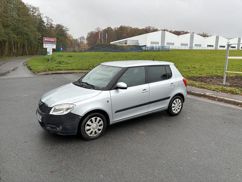 Silber Gebraucht 2010 Skoda Fabia Kleinwagen | 1.800 € (Guter Preis) - Bild 1/4