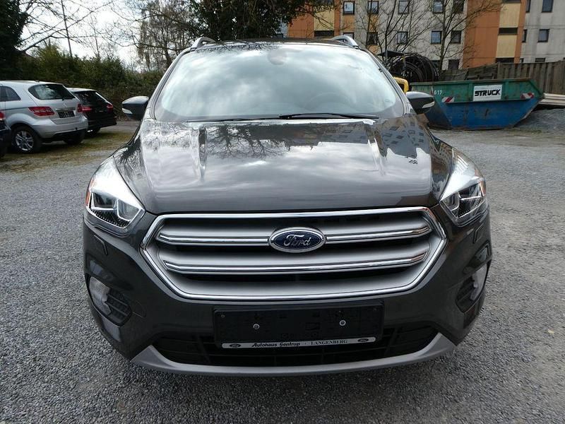 Gebraucht Ford Kuga Titanium 150 PS (110 kW) 2017 Grau SUV
