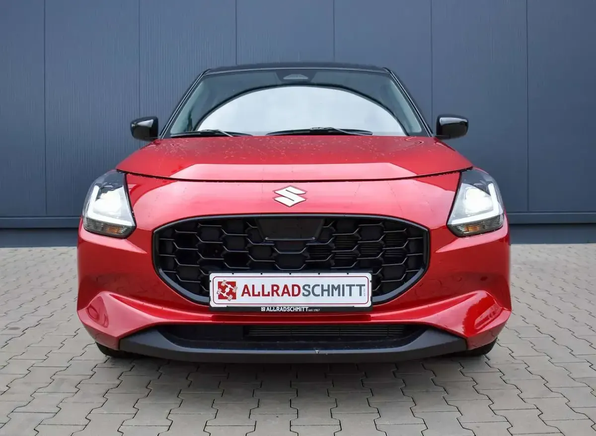 Neu Suzuki Swift Comfort 83 PS (61 kW) 2026 Burning red/super black Kleinwagen
