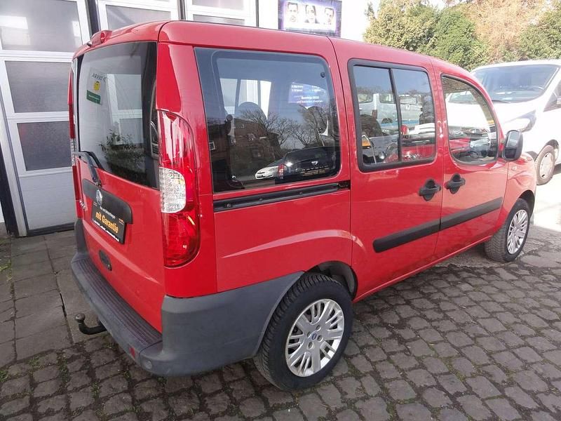 Gebraucht Fiat Doblò Active 77 PS (56 kW) 2007 Rumba/tizianorot Van / Kleinbus