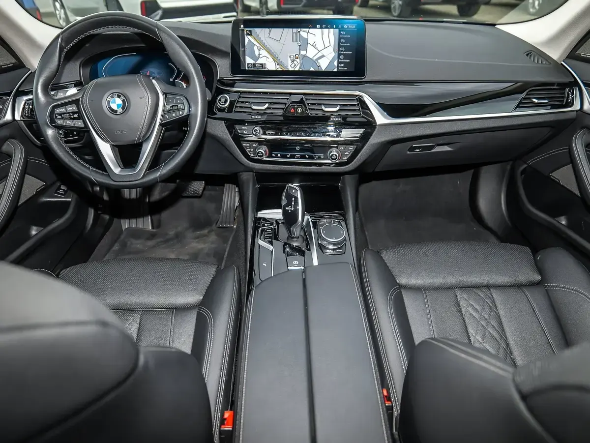 Gebraucht BMW 530 Performance 286 PS (210 kW) 2023 Schwarz Kombi