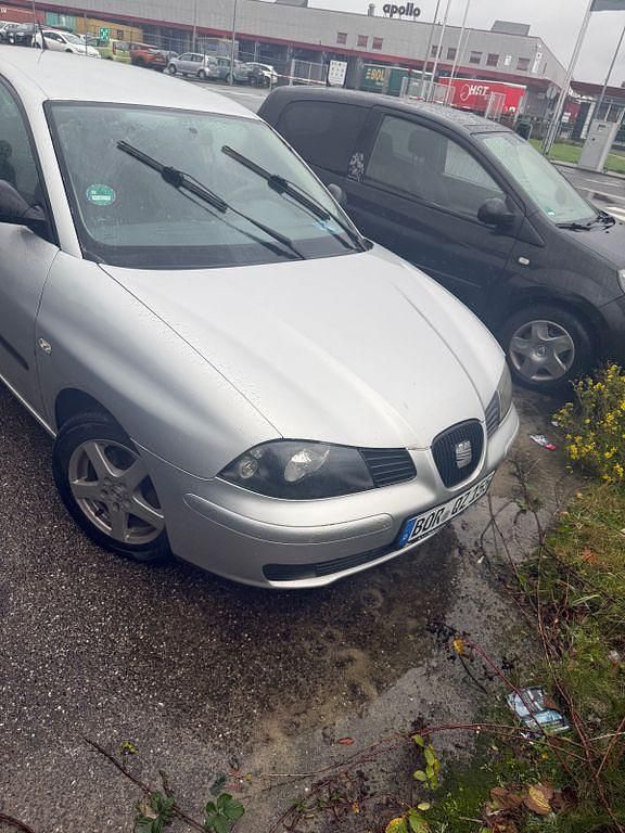 Grau Gebraucht 2003 Seat Ibiza Limousine | 550 € (Fairer Preis) - Bild 1/4