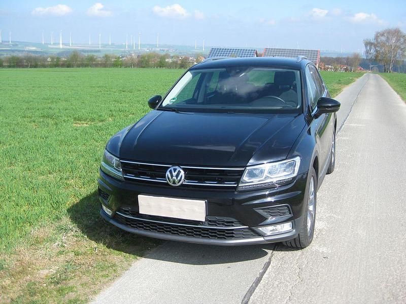 Schwarz Gebraucht 2016 VW Tiguan Highline SUV | 18.700 € (Fairer Preis) - Bild 1/4
