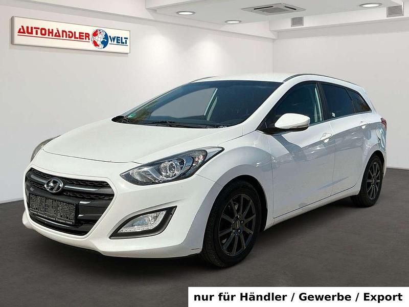 Weiß Gebraucht 2017 Hyundai i30 Kombi | 5.399 € - Bild 1/3