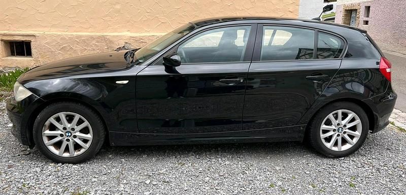 Gebraucht BMW 116 122 PS (89 kW) 2007 Schwarz Kleinwagen