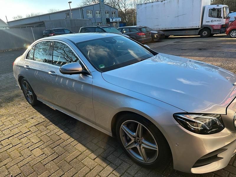 Gebraucht Mercedes E350 190 PS (139 kW) 2019 Silber Limousine