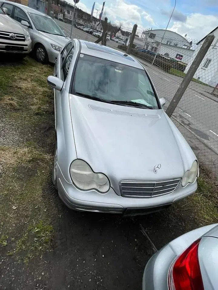 Gebraucht Mercedes C200 Classic 116 PS (85 kW) 2002 Other Limousine