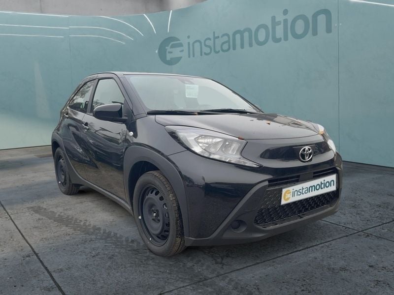 Schwarz Gebraucht 2024 Toyota Aygo Play Kleinwagen | 18.530 € - Bild 1/3