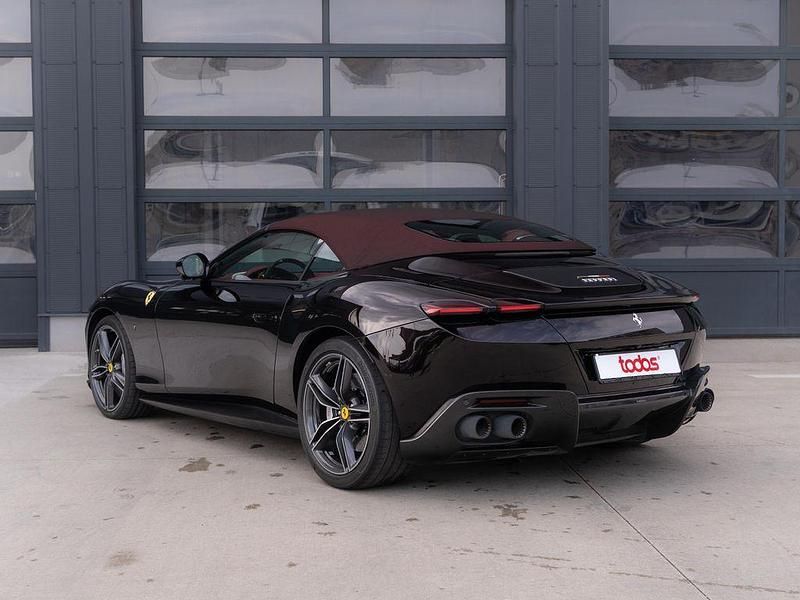 Second-hand Ferrari Roma 620 CP (456 kW) 2025 Negru Cabrio