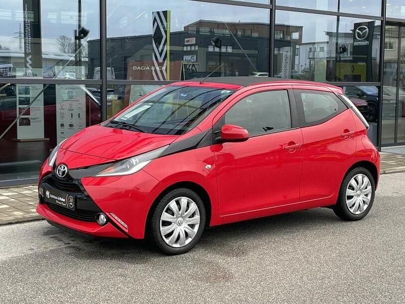 Rot Gebraucht 2015 Toyota Aygo X-wave Kleinwagen | 5.990 € (Fairer Preis) - Bild 1/4