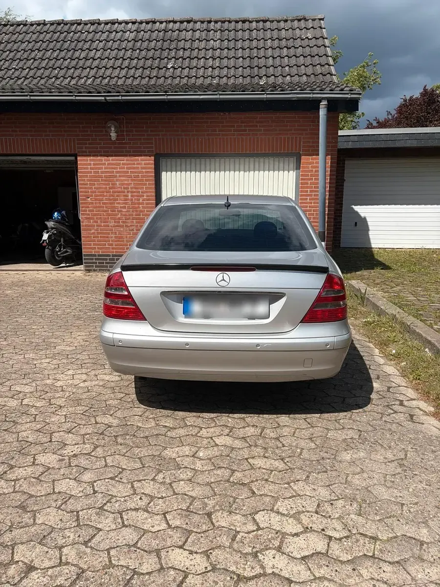 Używany Mercedes E280 2005 Srebrny Sedan/Limuzyna