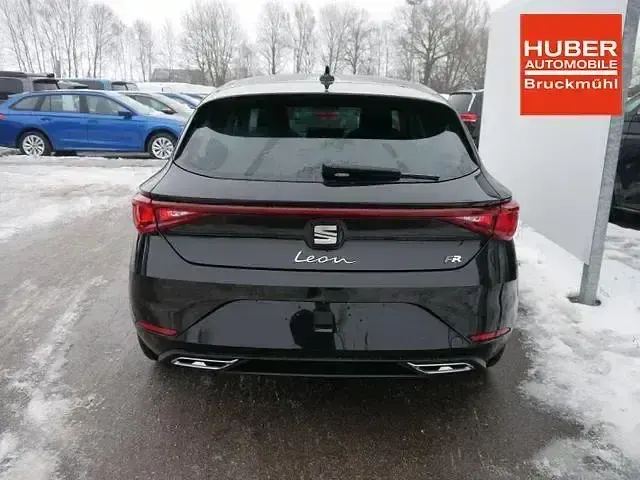 Neu Seat Leon FR 150 PS (110 kW) 2025 Midnight schwarz metallic Limousine