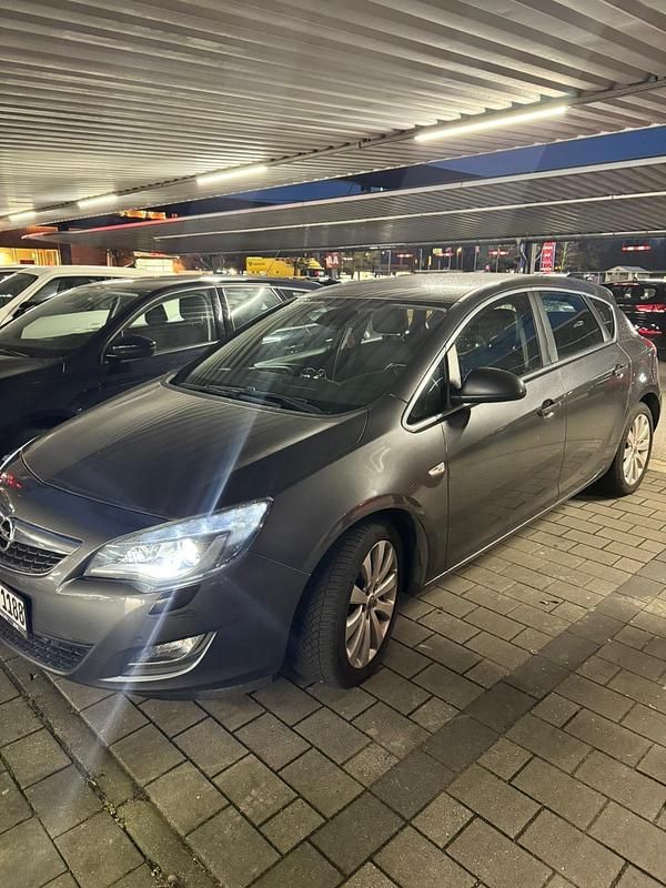 Gebraucht Opel Astra 116 PS (85 kW) 2010 Grau Limousine