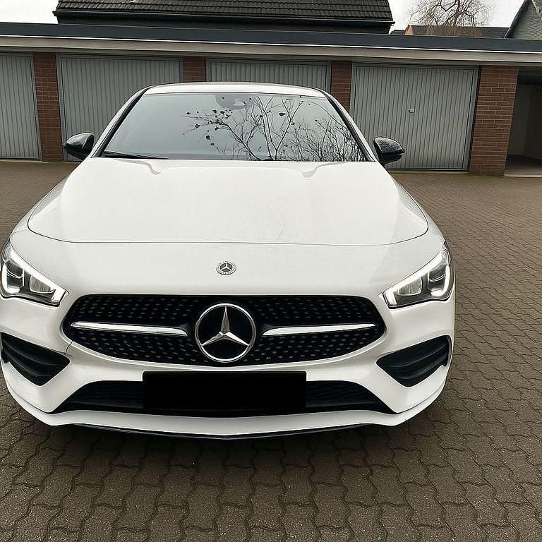 Weiß Gebraucht 2019 Mercedes CLA250 Limousine | 26.250 € (Guter Preis) - Bild 1/4