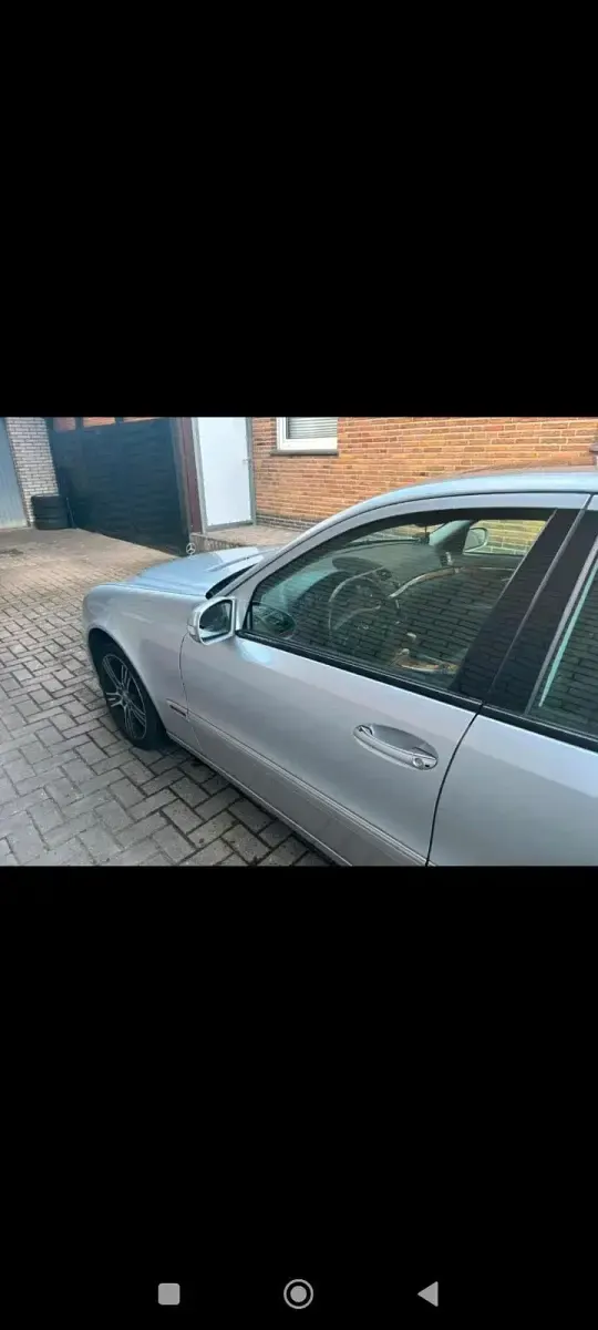 Gebraucht Mercedes E220 150 PS (110 kW) 2003 Silber Limousine
