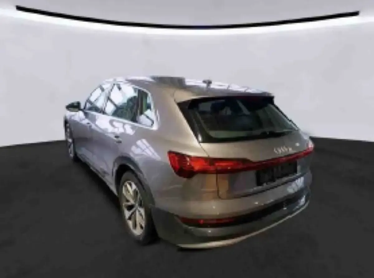 Second-hand Audi e-tron Advanced 300 kW (408 CP) 2022 Gri SUV