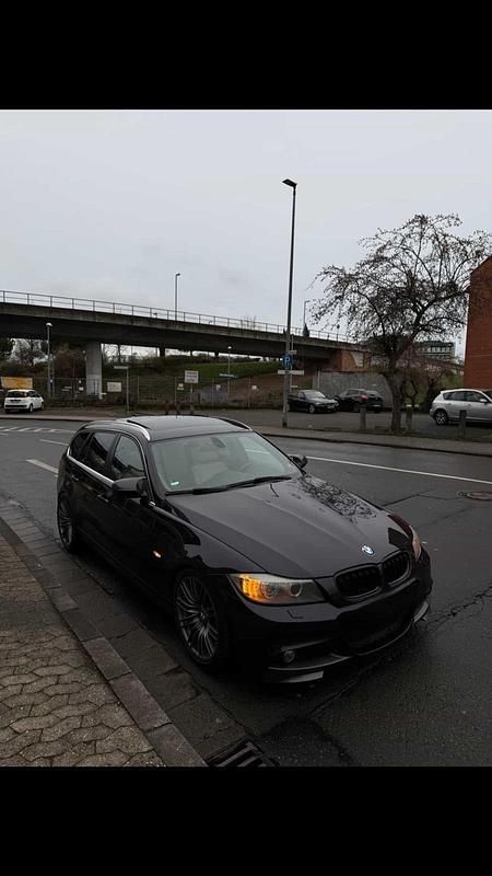 Gebraucht BMW 325 204 PS (150 kW) 2010 Schwarz Kombi