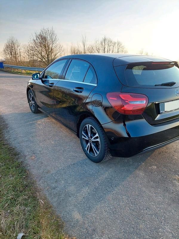 Gebraucht Mercedes A160 102 PS (75 kW) 2017 Schwarz Kleinwagen