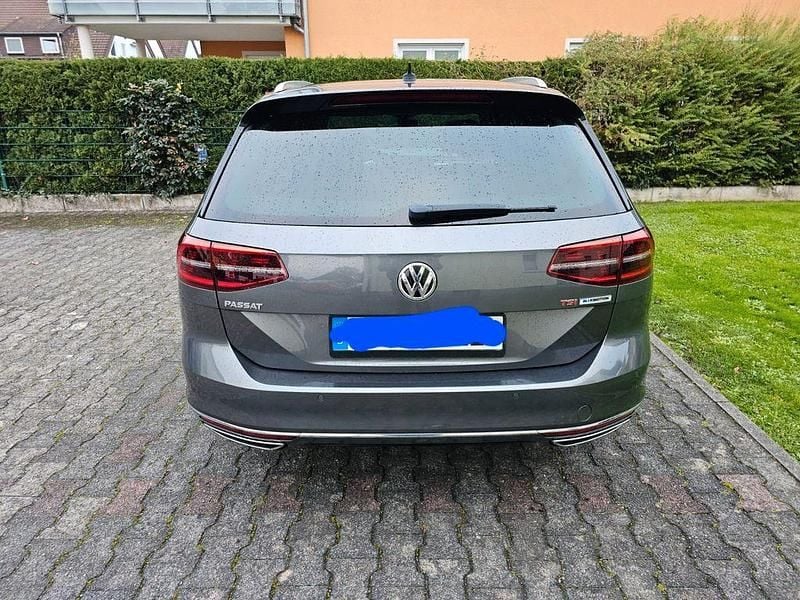 Gebraucht VW Passat R-line 179 PS (131 kW) 2017 Grau Limousine