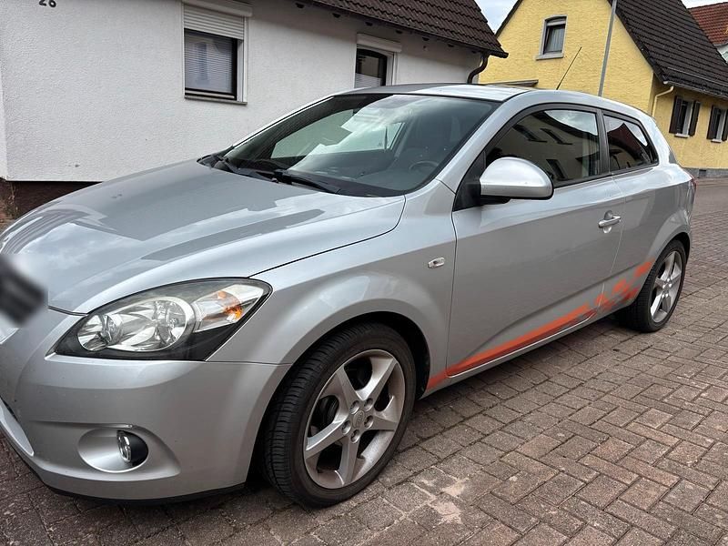 Gebraucht Kia ProCeed 140 PS (102 kW) 2008 Grau Kleinwagen