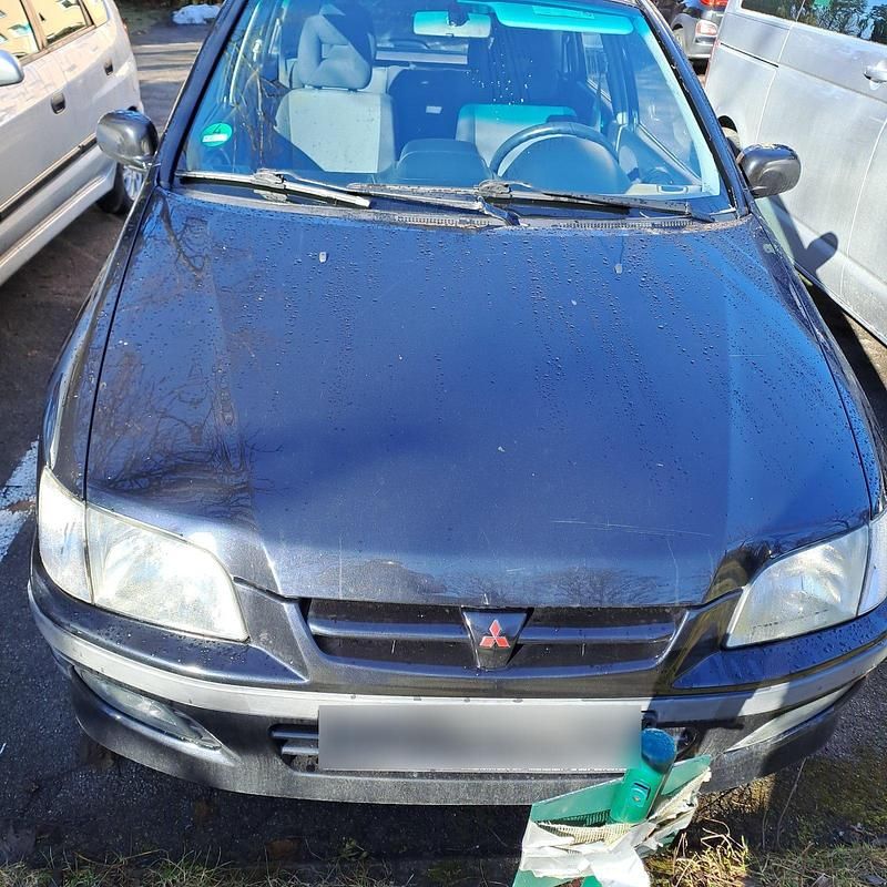 Gebraucht Mitsubishi Space Star 122 PS (89 kW) 2002 Schwarz Van / Kleinbus