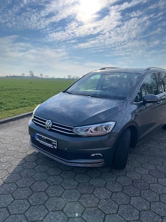 Gebraucht VW Touran Highline 150 PS (110 kW) 2019 Grau Van / Kleinbus