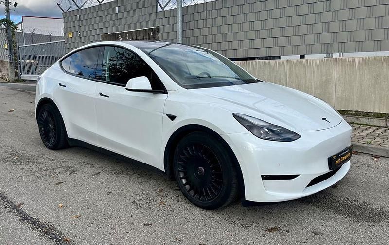 Weiß Gebraucht 2021 Tesla Model Y SUV | 29.990 € (Guter Preis) - Bild 1/4