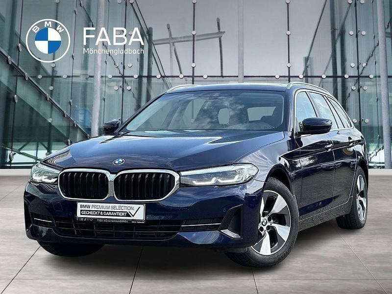 Blau Gebraucht 2021 BMW 520 Performance Kombi | 34.450 € (Fairer Preis) - Bild 1/4