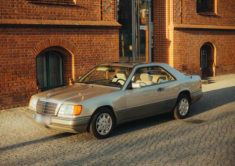 Gebraucht Mercedes E220 150 PS (110 kW) 1995 Gold Coupé