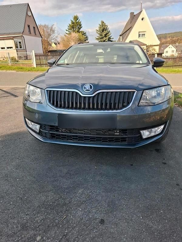 Second-hand Skoda Octavia 110 CP (80 kW) 2016 Albastru Hatchback