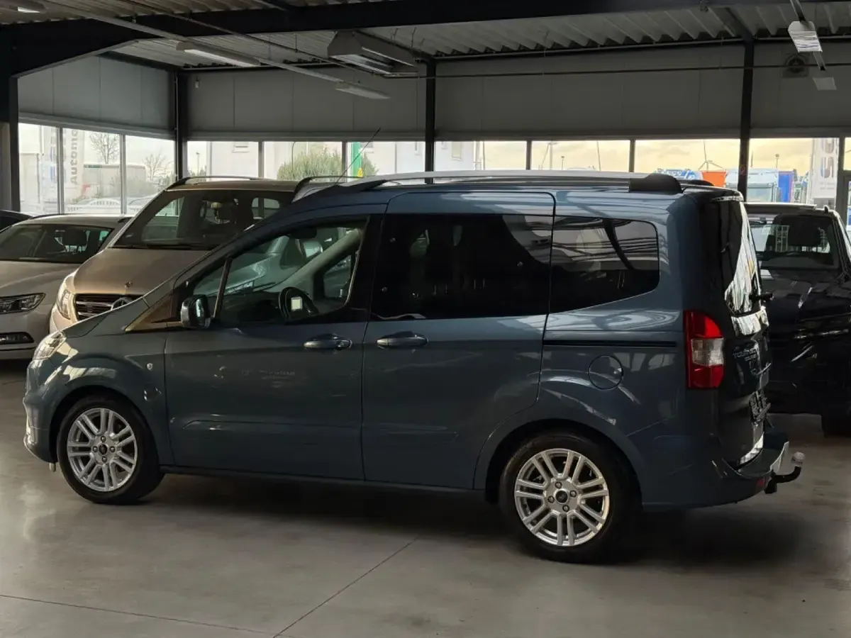 Gebraucht Ford Tourneo Courier Titanium 101 PS (74 kW) 2020 Blau Van / Kleinbus