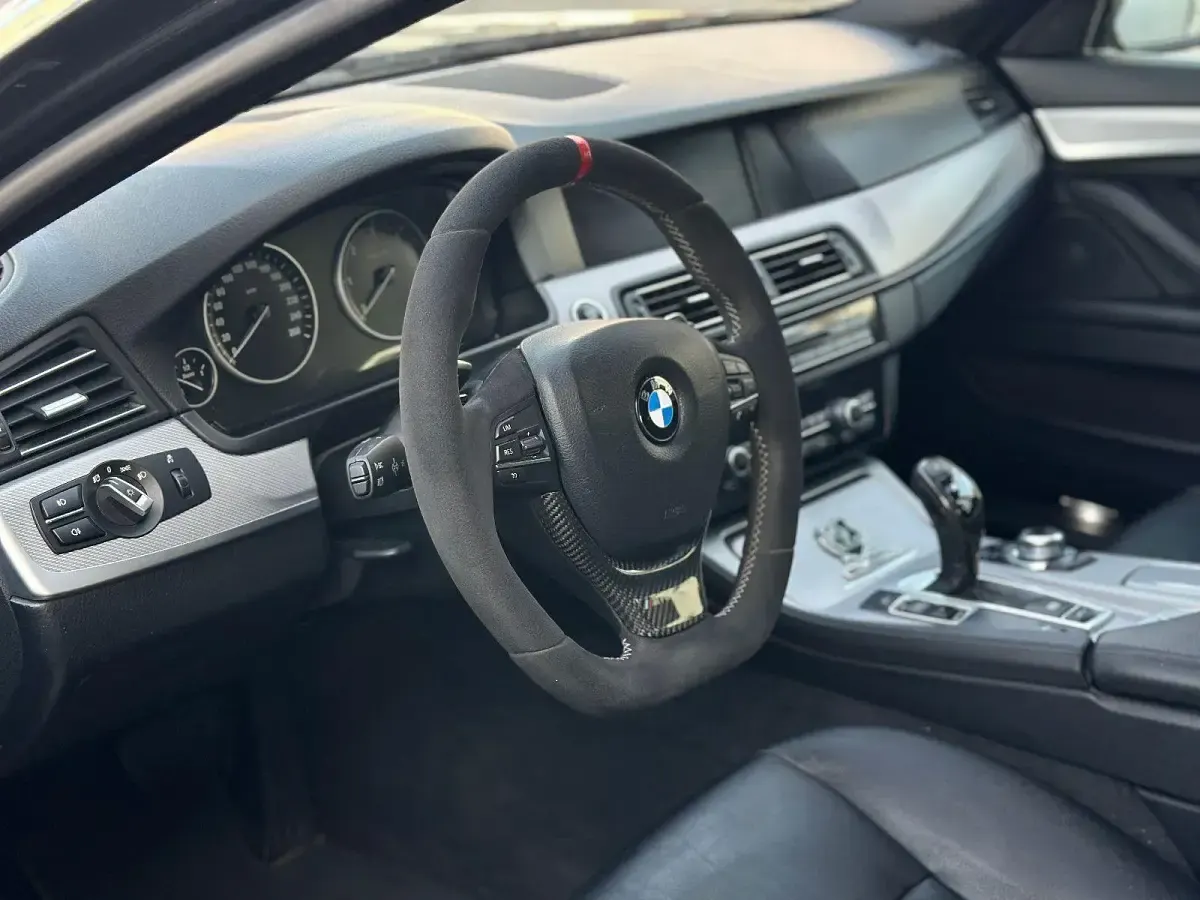 Second-hand BMW 520 M Performance 184 CP (135 kW) 2012 Negru Berlinǎ
