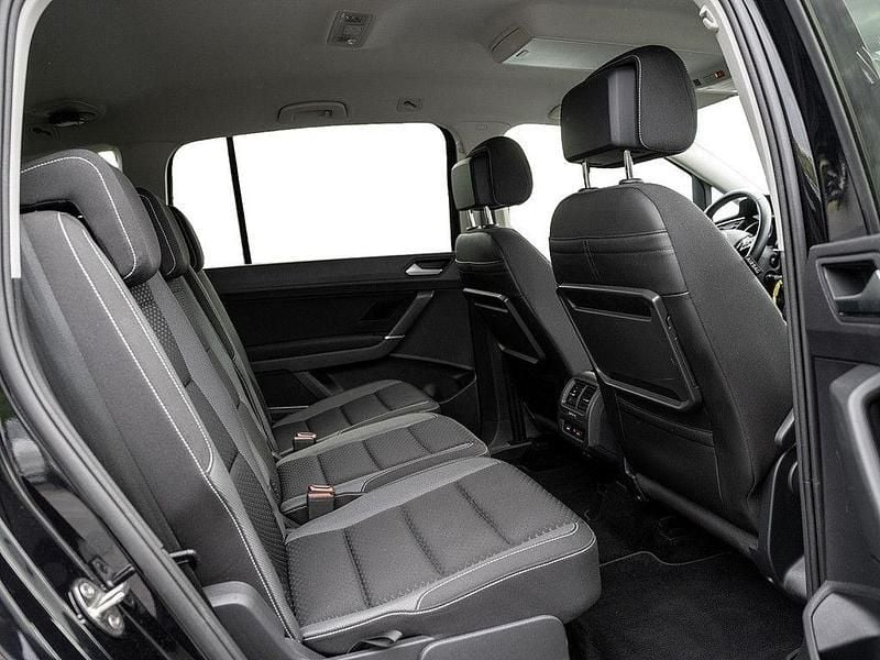 Gebraucht VW Touran 150 PS (110 kW) 2022 Schwarz Van / Kleinbus