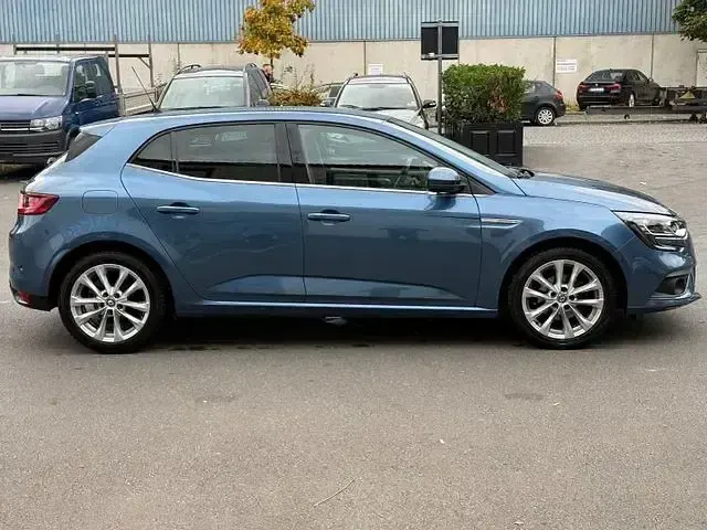 Gebraucht Renault Mégane Intens 132 PS (97 kW) 2016 Blau Limousine