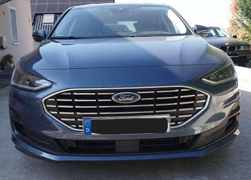 Używany Ford Focus Titanium 125 KM (91 kW) 2023 Niebieski Sedan/Limuzyna