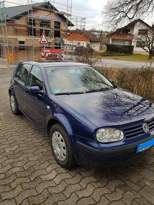 Blau Gebraucht 2003 VW Golf Limousine | 1.390 € (Superpreis) - Bild 1/4