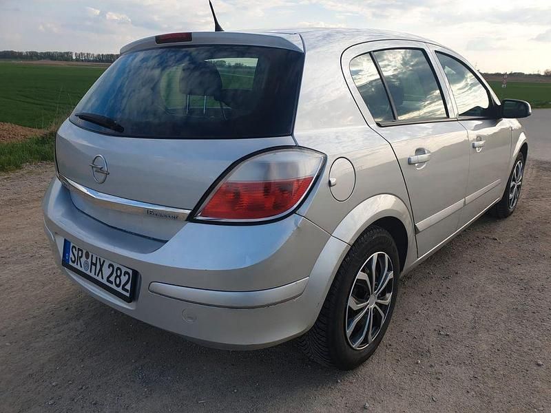 Używany Opel Astra 105 KM (77 kW) 2005 Sedan/Limuzyna